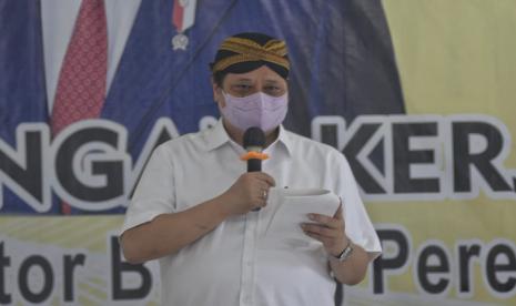 Menteri Koordinator Bidang Perekonomian yang juga Ketua Komite Penanganan Covid-19 dan Pemulihan Ekonomi Nasional (KPCPEN) Airlangga Hartarto menyebut kolaborasi empat pilar, yaitu Pemerintah Pusat, Pemerintah Daerah, TNI dan Polri menjadi kunci pengendalian lonjakan kasus Covid-19.