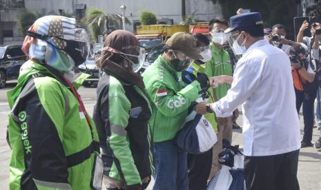 Airlangga Sebut Pengemudi Ojol Adalah Pahlawan