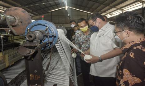 Airlangga Tegaskan Komitmen Pemerintah Lindungi IKM