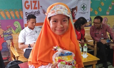 Aisyah (10 tahun) anak penerima manfaat Program Sehat Peduli Gizi BMH di Pontianak Utara, Kalimantan Barat.