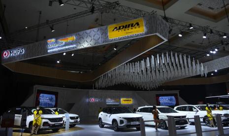 Ajang pameran seperti Indonesia International Motor Show (IIMS) menjadi peluang bagi lembaga pembiayaan guna memfasilitasi pengadaan kendaraan idaman konsumen. Tampak suasana pameran otomotif di IIMS hybrid 2022, Kamis (6/4/2022)