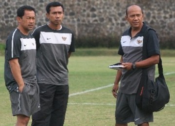 Aji Santoso (kiri) dan Widodo C Putro (tengah) merupakan bagian timnas Indonesia saat mempersembahkan medali emas SEA Games 1991.