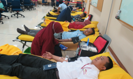 Ajinomoto menggelar donor darah di seluruh kantor dan pabriknya.