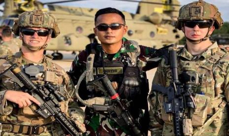 Ajudan Menteri AHY, Lettu Pandu Qisthi saat latihan bersama pasukan USARPAC kala masih berdinas di Yonif Para Raider 502 Kostrad.