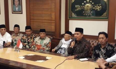 JAKARTA -- Ketum MUI, KH Ma'ruf Amin mendatangi Gedumg PBNU setelah ditetapkan sebagai Cawapres Jokowi, Kamis (8/9) malam.