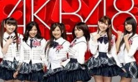 AKB 48 is ready to perform with JKT 48, here on February 25 (photo file). 