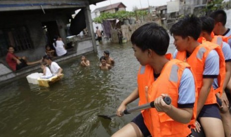 Akibat guyuran hujan terus menerus, Manila terendam banjir