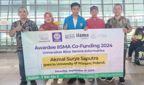 Akmal Surya Saputra, mahasiswa Program Studi Sastra Inggris, Fakultas Komunikasi dan Bahasa, Universitas BSI (Bina Sarana Informatika) akan segera kuliah di Polandia. 