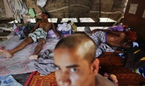 Akram (right) and two other Rohingya men who cannot walk, rest on a makeshift bed at a mosque near Songkhla, close to Thailand's border with Malaysia February 12, 2014.