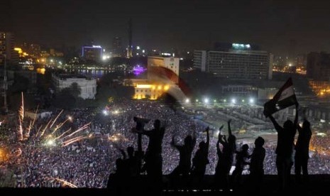 Aksi unjuk rasa penentang Presiden Mursi di Lapangan Tahrir, Kairo, Rabu (3/7).