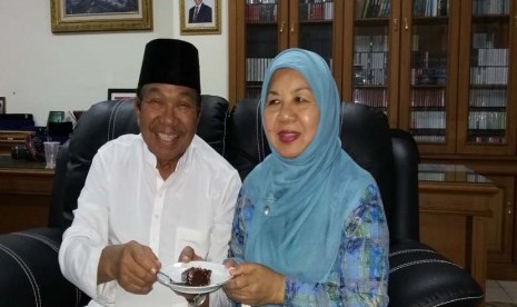 Aksa Mahmud bersama istri tercinta, Ramlah Aksa