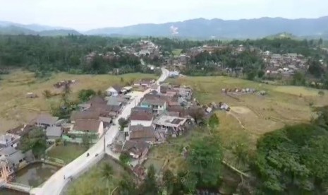 Akses menuju Gunung Luhur, Citorek Kecamatan Cibeber Kabupaten Lebak. 