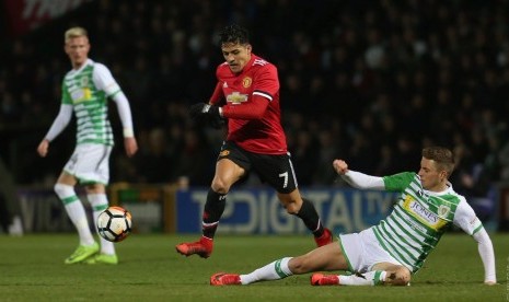 Aksi Alexis Sanchez pada pertandingan debut bersama Manchester United, Sabtu (27/1) dini hari WIB.