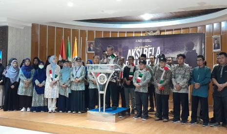 Aksi Bela Palestina dan Kutuk Israel digelar oleh seluruh civitas akademika Universitas Ahmad Dahlan (UAD) di Aula Masjid Islamic Center UAD, Banguntapan, Kabupaten Bantul, DIY, Selasa (7/5/2023). 