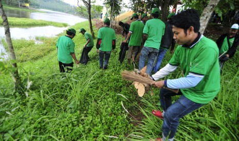 Aksi bersih-bersih Situ Sanghyang, Sabtu (12/12).