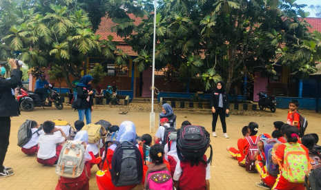 Aksi Cepat Tanggap (ACT) Malang bersama Masyarakat Relawan Indonesia (MRI) menggelar kegiatan edukasi mitigasi bersama siswa-siswi SD di Malang, Senin (30/7). 