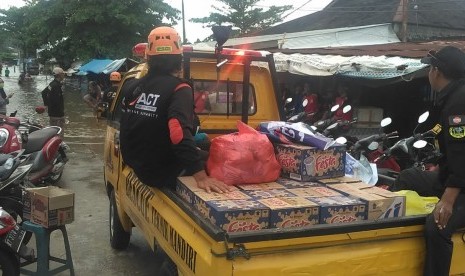  Aksi Cepat Tanggap (ACT) melalui tim Masyarakat Relawan Indonesia (MRI) hadir melakukan pendampingan hingga hari ke-8 pasca Lebaran bagi terdampak banjir Samarinda. 