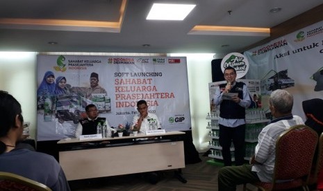 ACT Salurkan Beras untuk 10 Ribu Keluarga Prasejahtera. Aksi Cepat Tanggap Soft Launching Program Sahabat Keluarga Prasejahtera. Program ini membagikan beras waqaf dan dan air minu waqaf kepada keluarga pra sejahtera, Jumat (7/2).