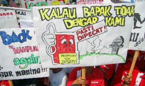 aksi demo di depan Kantor BPH Migas, Jakarta Selatan, Rabu (13/8). 