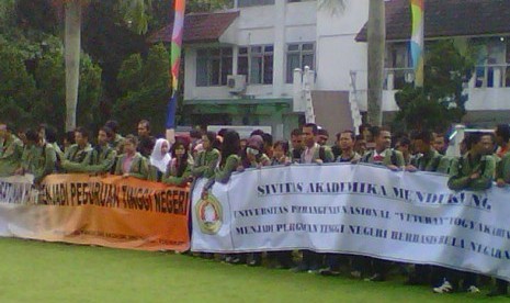 Aksi demo di Kampus UPN Yogyakarta, Jumat (17/1).