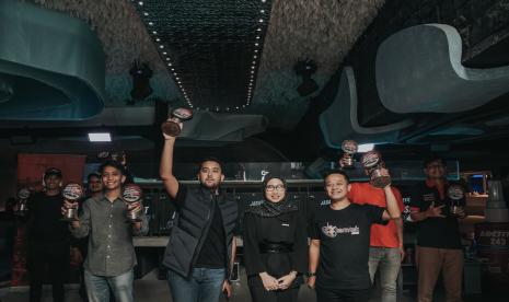 Penyerahan hadiah di ajang Jababeka Sprint Rally National Championship 2022.