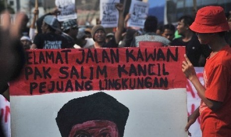 Aksi dukungan untuk Salim Kancil yang dibunuh.