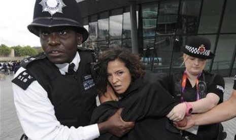 Aksi Femen Ukraina di Olimpiade London 2012