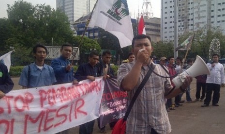 Aksi KAMMI mendukung demokratisasi Mesir di depan Kedubes AS, Jakarta. Senin (29/7)