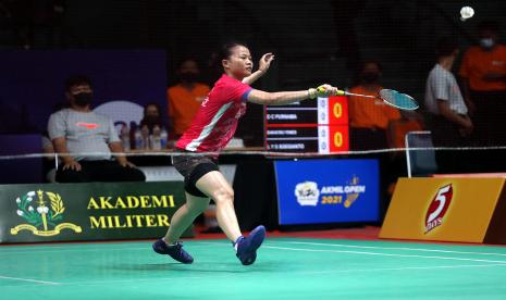 Aksi mantan penghuni pelatnas, Fitriani, saat memperkuat klub Exist Badminton Club di ajang Yuzu Isotonic Akmil Open 2021.