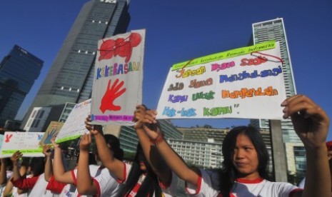 Aksi menolak kekerasan dan pelecehan terhadap anak.