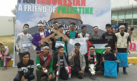 Aksi menolak penistaan Masjid Al Aqsa di Samarinda, Kaltim, Ahad (20/9)