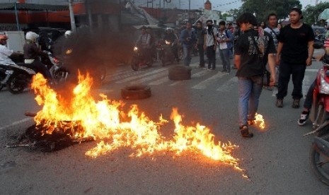 Aksi menolak rencana kenaikan harga bahan bakar minyak (BBM).