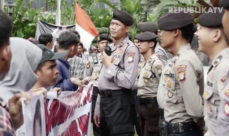 Aksi menuntut kasus BLBI di depan kantor KPK