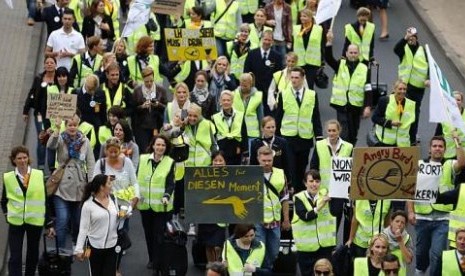 Aksi mogok kru kabin Maskapai Lufhtansa di Bandara Frankfurt.