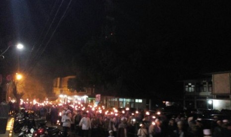 Aksi pawai obor di jalan KH Zaenal Mustofa, Kota Tasikmalaya, Senin (22/5) diikuti ratusan orang. Pawai obor dilakukan menyambut bulan suci Ramadhan.