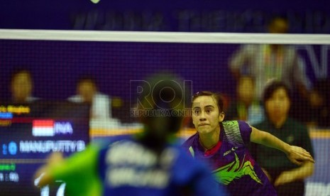    Aksi pebulutangkis tunggal putri Indonesia Bellaetrix Manuputty pada final bulutangkis Sea Games ke-27 di Wunna Theikdi Indoor Stadium, Naypyitaw, Myanmar, Sabtu (14/2).  (Republika/Edwin Dwi Putranto)