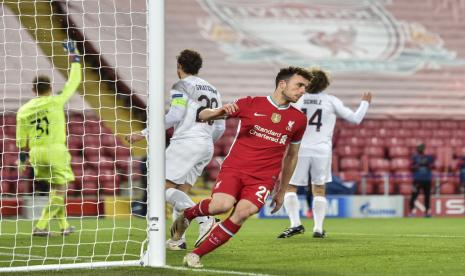 Aksi penyerang Liverpool Diogo Jota saat menjebol gawang FC Midtjylland di Liga Champions.