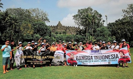 Aksi peserta touring for Nation 3 di  candi Borobudur