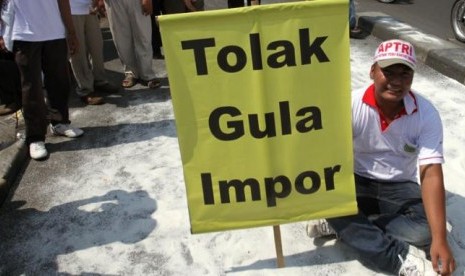 Aksi protes terhadap impor gula.