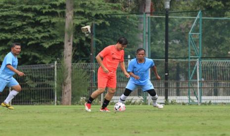 Aksi Ricky Yacobi sesaat sebelum mencetak gol dan meninggal dunia.