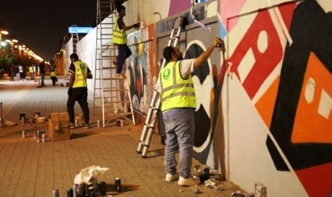 Aksi Riyadh mempercantik diri dengan penghapusan grafiti.