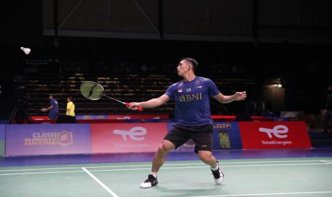 Aksi salah satu anggota tim Indonesia di Thomas Cup Jonatan Christie.