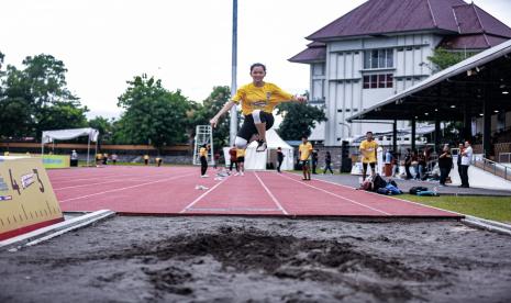 Aksi salah satu peserta Energen Student Athletic Champions 2023.hip. 