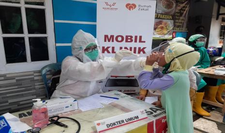 Aksi Siaga Sehat Rumah Zakat bersama Mobil Klinik Wuling Motor Indonesia tidak berhenti, terus bergerak melayani masyarakat yang membutuhkan di wilayah Kota Bogor. Aksi Siaga Sehat kali ini dilaksanakan di Posyandu Mekarsari Jalan Pacilong RT 04 RW 10 Kelurahan Kebon Pedes, Kecamatan Tanah Sareal, Kota Bogor.