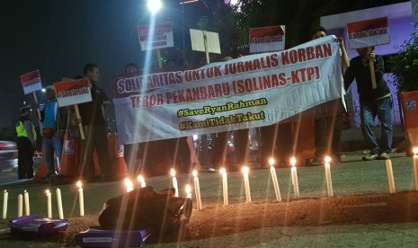 Aksi solidaritas untuk wartawan Ryan Rahman yang menjadi korban aksi terorisme di Pekanbaru, Riau.