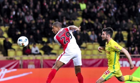 Aksi striker AS Monaco, Kylian Mbappe pada laga Ligue 1 lawan Nantes di Stade Louis II, Senin (6/3) dini hari WIB. Monaco menang 4-0 pada laga ini.