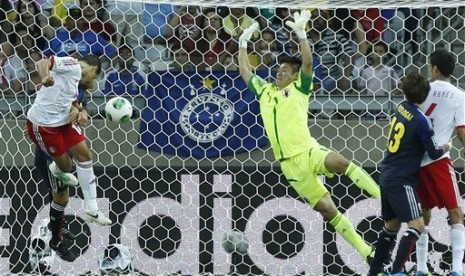 Aksi striker Meksiko Javier 'Chicharito' Hernandez saat menjebol gawang Jepang di Piala Konfederasi 2013.