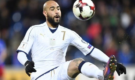 Aksi striker timnas Italia, Simone Zaza pada laga kualifikasi Piala Dunia 2018 lawan Liechsteinsten di stadion Rheinpark, Vaduz, Ahad (13/11) dini hari WIB. 