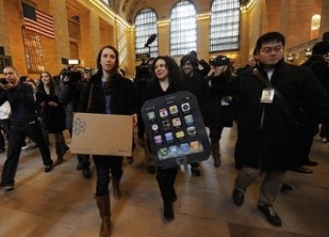 Aksi unjuk rasa para konsumen di Toko Ritel Apple, di New York