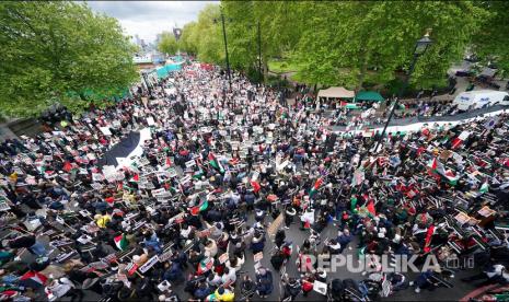 Aksi warga London memberikan dukungan untuk rakyat Palestina, London, Sabtu (22/5).